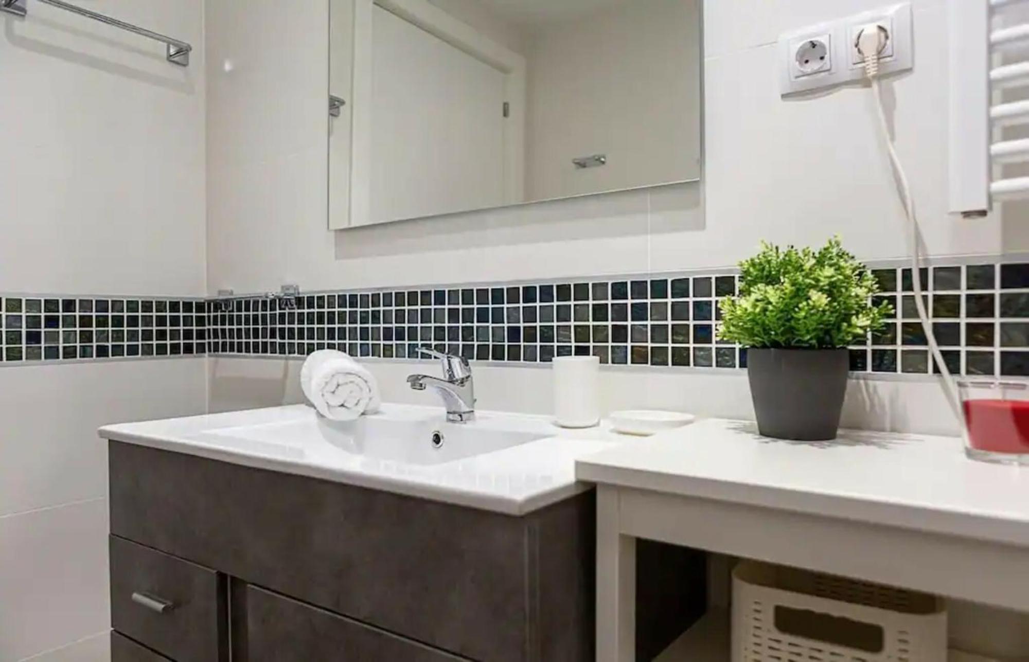 2Bedroom Duplex In Hortaleza Near Metro Madrid Exterior photo